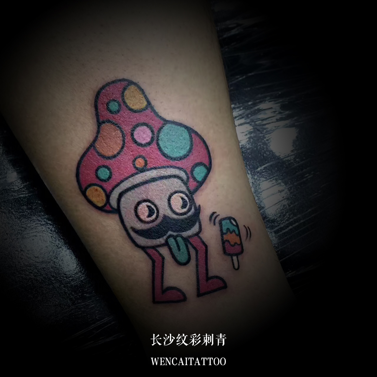 邱先生的小腿可爱蘑菇纹身