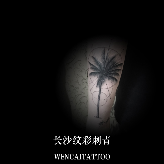 长沙的尹先生小臂几何小树纹身图案