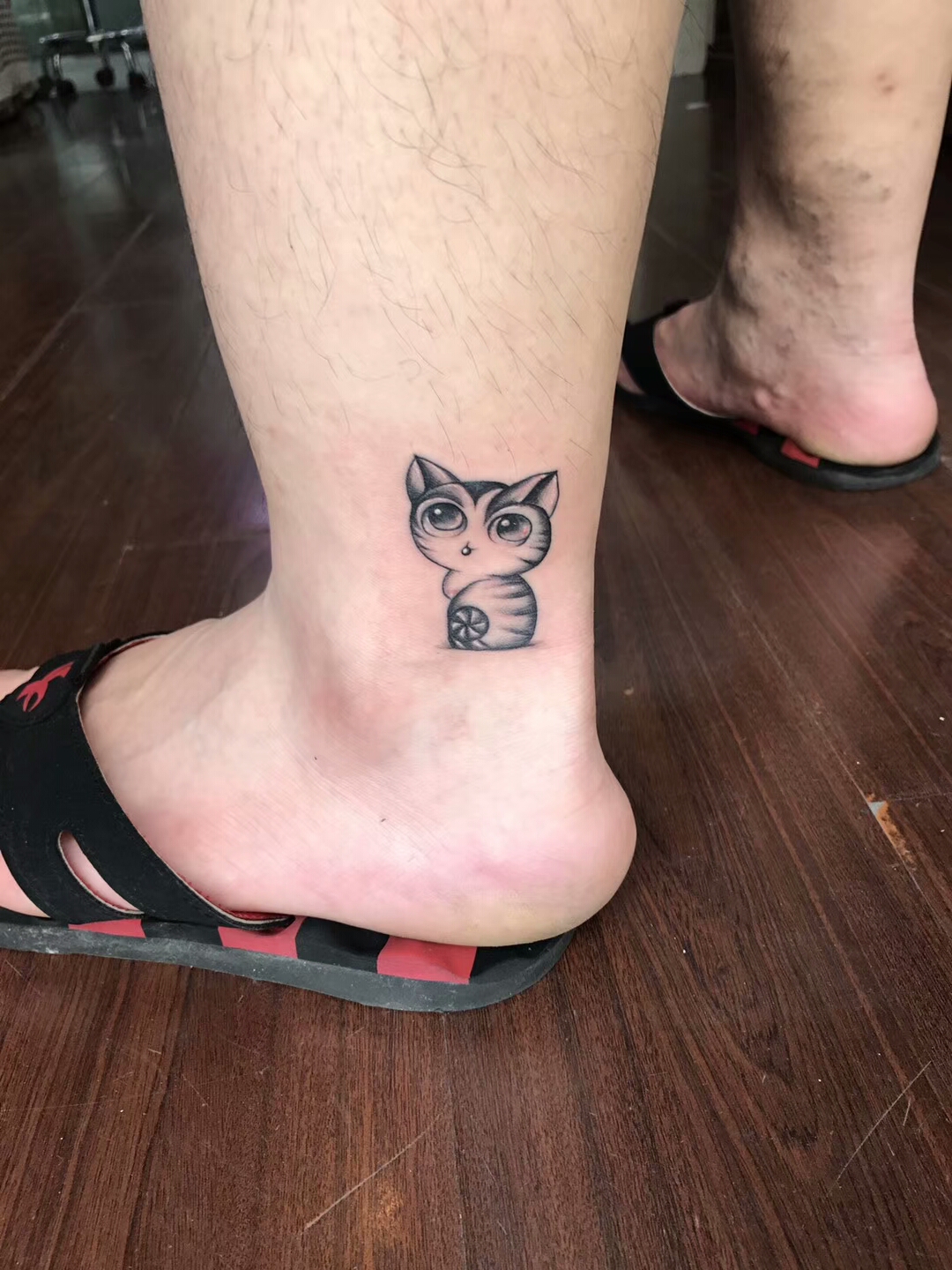 脚踝卡通猫咪纹身图案